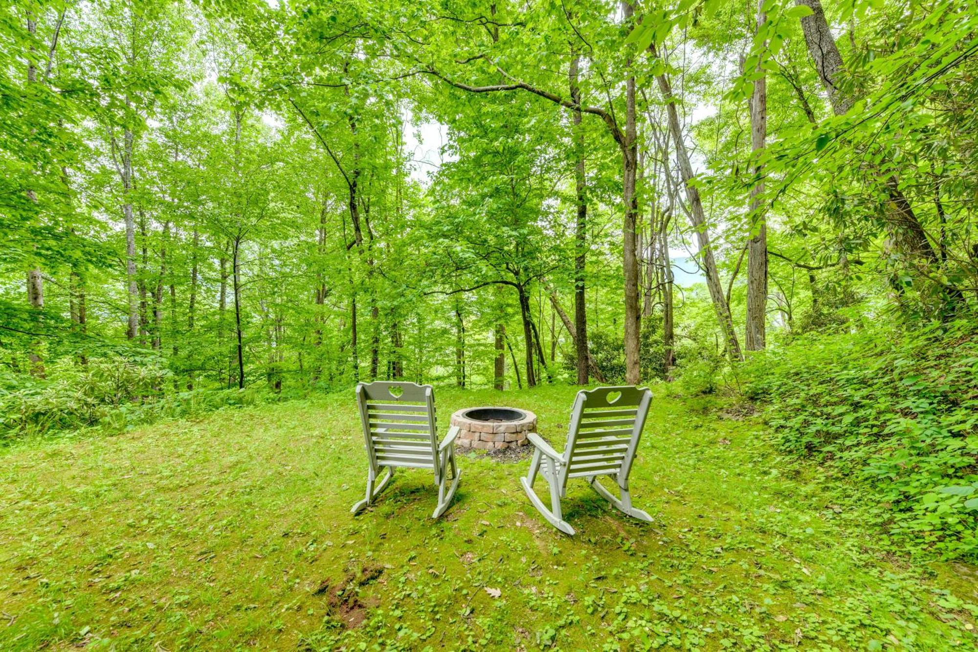 Serene Maggie Valley Retreat With Deck And Hot Tub! Экстерьер фото